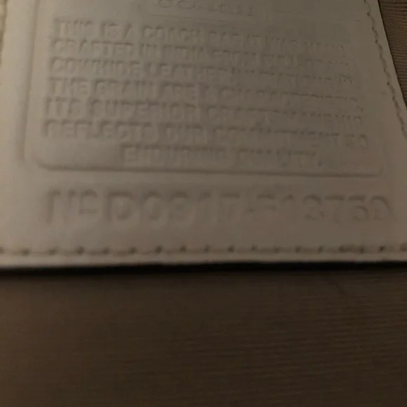 White leather, Authentic Coach bag. Excellent pre-owned condition. - Picture 4 of 6